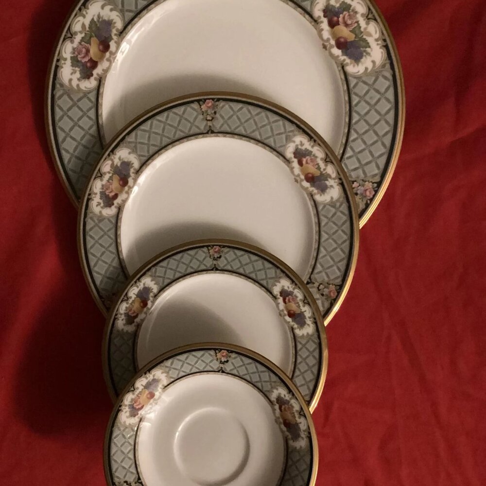 Royal Emblem by Noritake 5pc Lot Dinner Plate, Salad, & Cup Fruits, Lattice